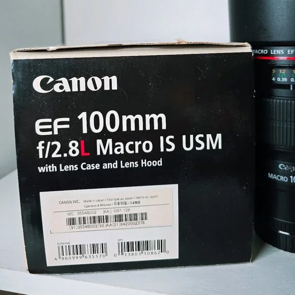 Canon EF 100mm  f/2.8L Macro IS USM Lens with Lens case & Lens hood - Picture 2 of 11